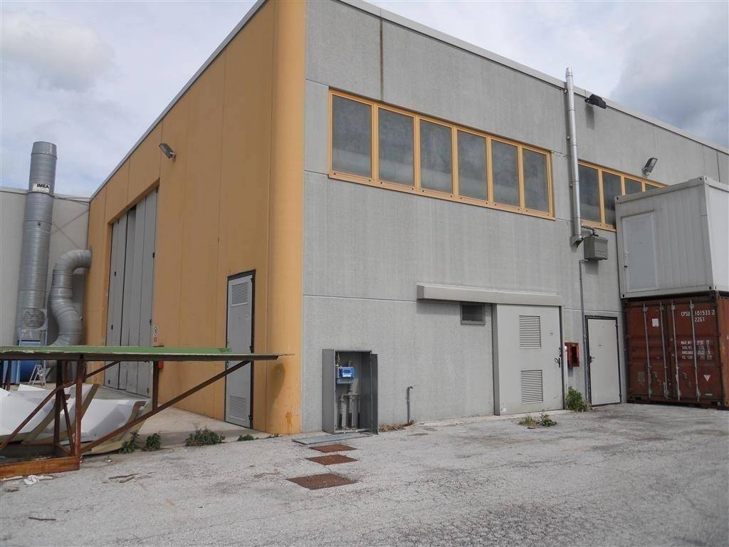 locale commerciale in vendita a Monte Porzio