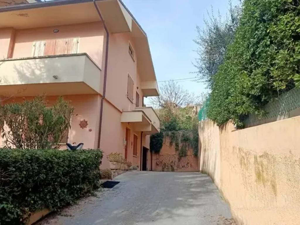 casa indipendente in vendita a Monte Porzio in zona Castelvecchio
