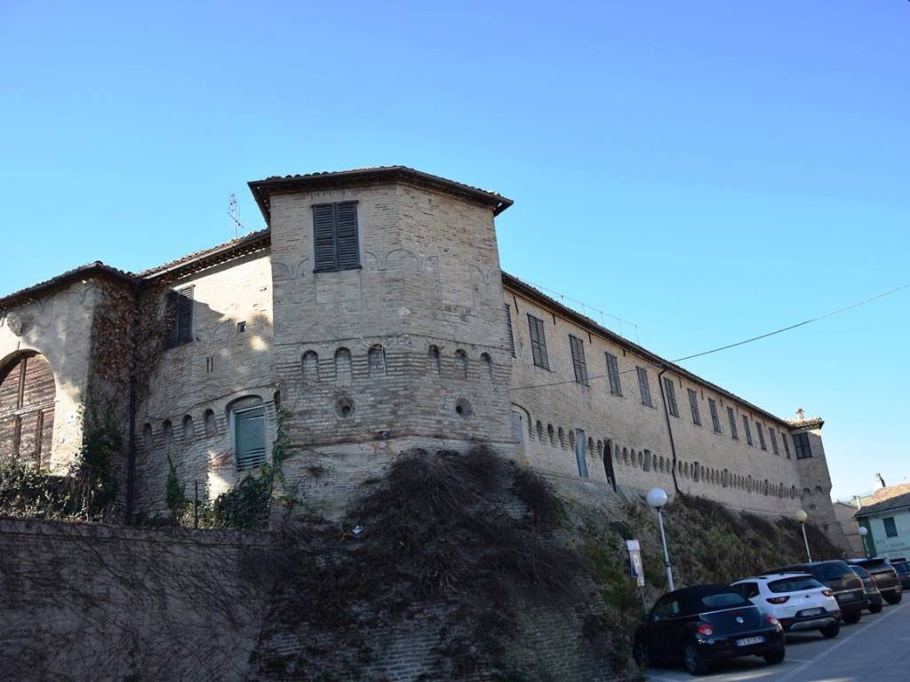 intera palazzina in vendita a Monte Porzio in zona Castelvecchio