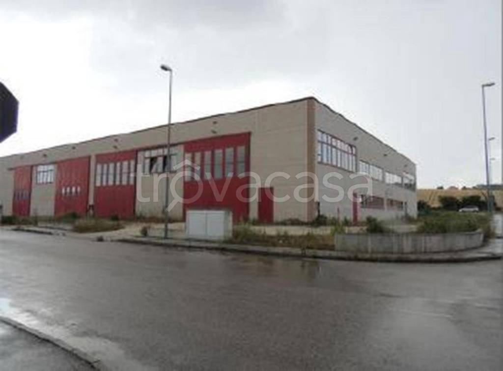 locale commerciale in vendita a Monte Porzio