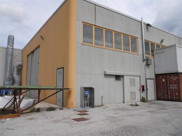 capannone in vendita a Monte Porzio