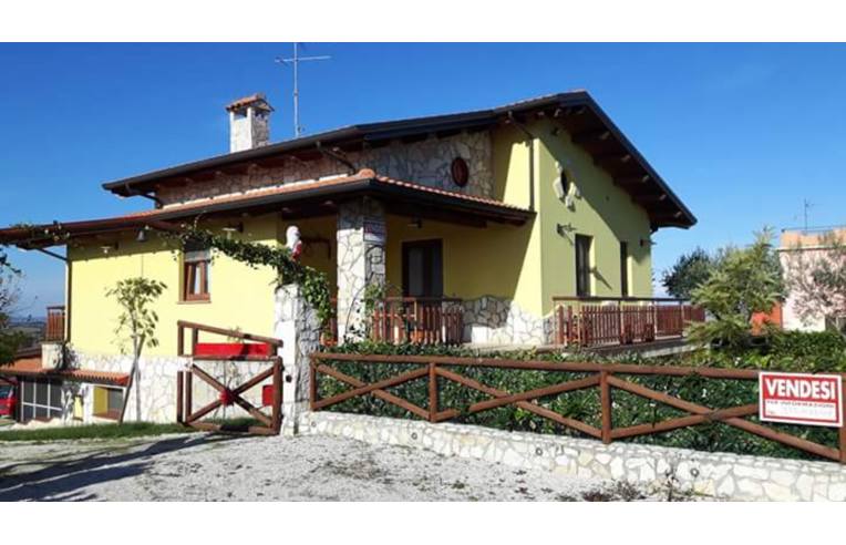 villa in vendita a Monte Porzio in zona Castelvecchio