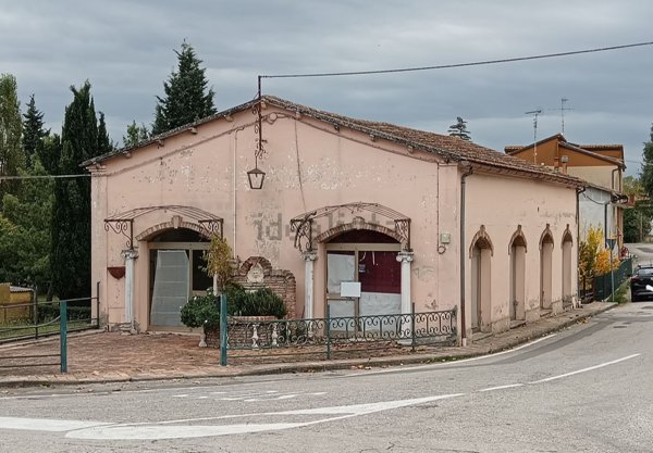 locale commerciale in vendita a Monte Porzio