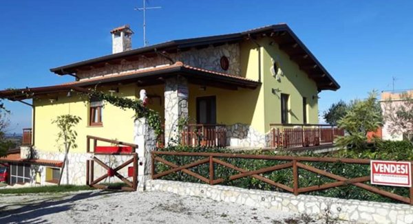 villa in vendita a Monte Porzio in zona Castelvecchio