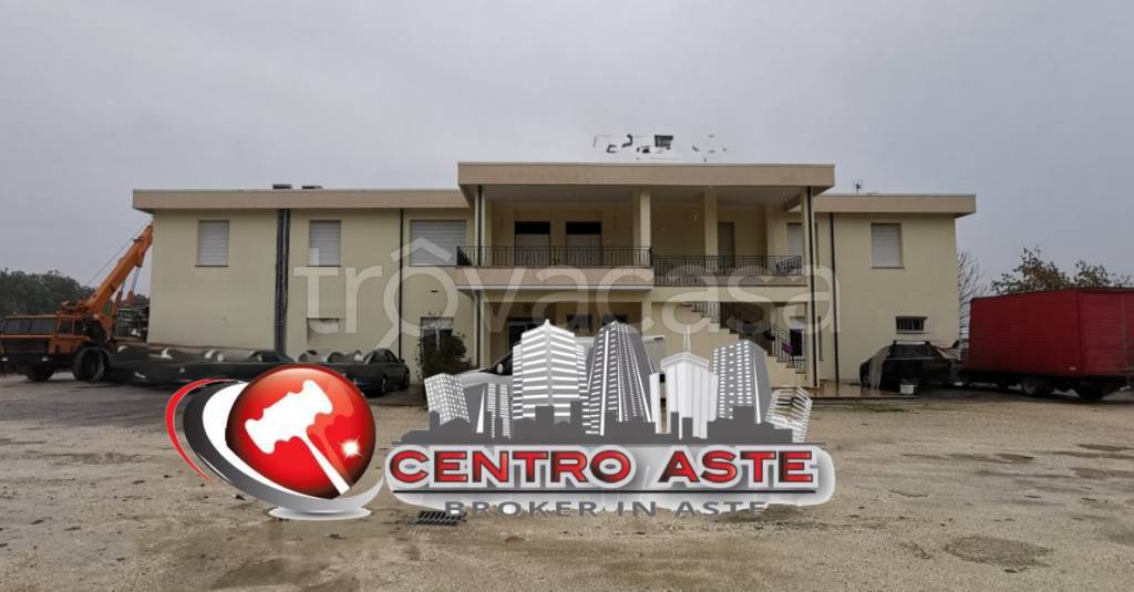 locale commerciale in vendita a Monte Porzio in zona Castelvecchio