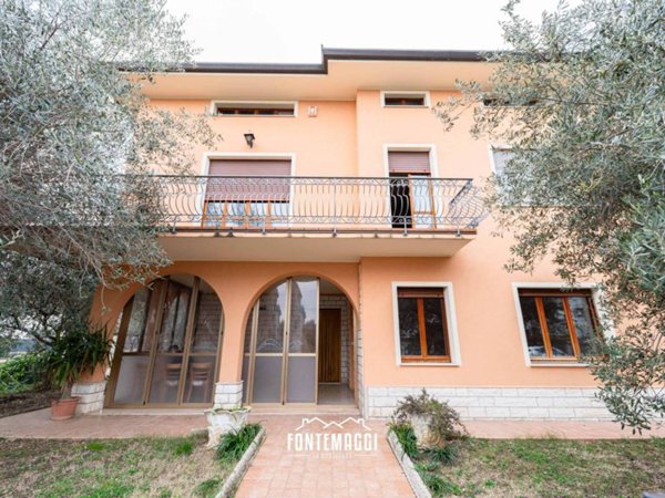 casa indipendente in vendita a Monte Porzio in zona Castelvecchio
