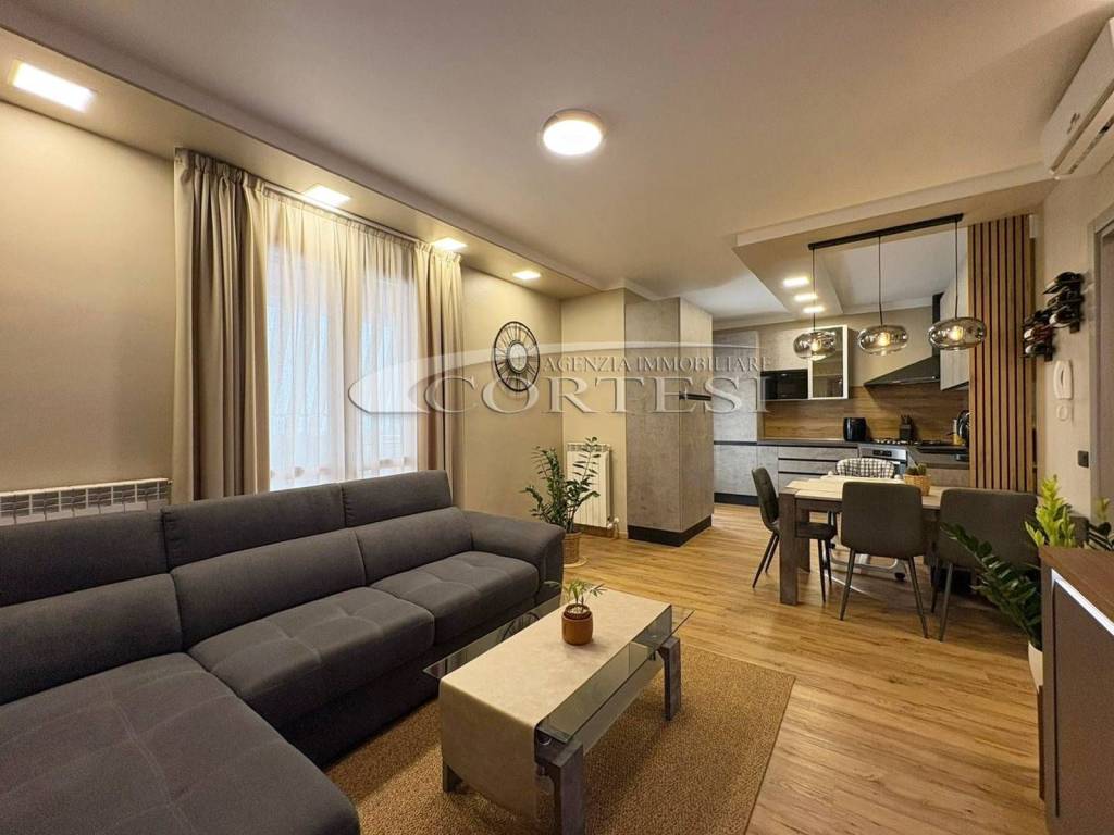 casa indipendente in vendita a Monte Porzio in zona Castelvecchio