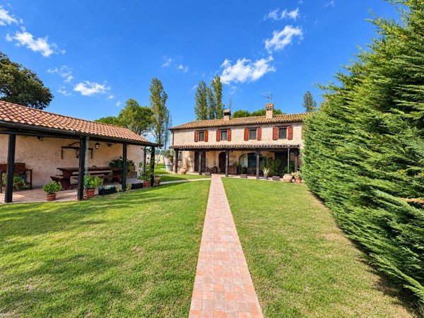 casa indipendente in vendita a Monte Porzio in zona Castelvecchio