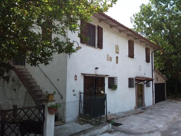casa indipendente in vendita a Peglio(PU)