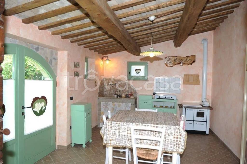 casa indipendente in vendita a Peglio(PU)