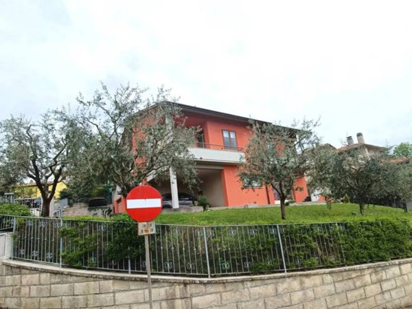 casa indipendente in vendita a Peglio(PU)