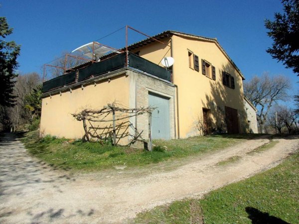 casa indipendente in vendita a Peglio(PU)