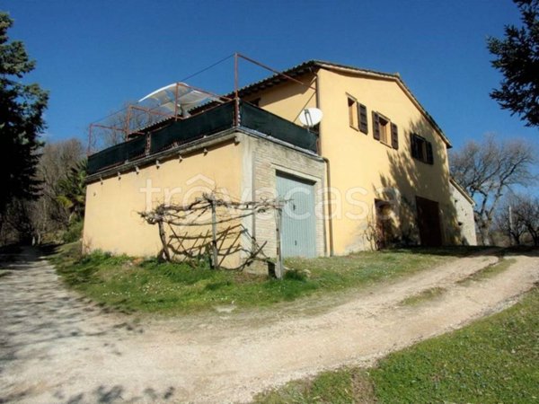 casa indipendente in vendita a Peglio(PU)