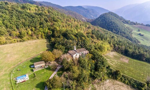 villa in vendita a Peglio(PU)