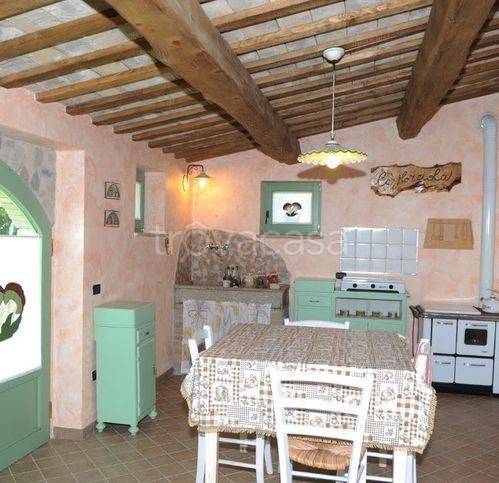 casa indipendente in vendita a Peglio(PU)