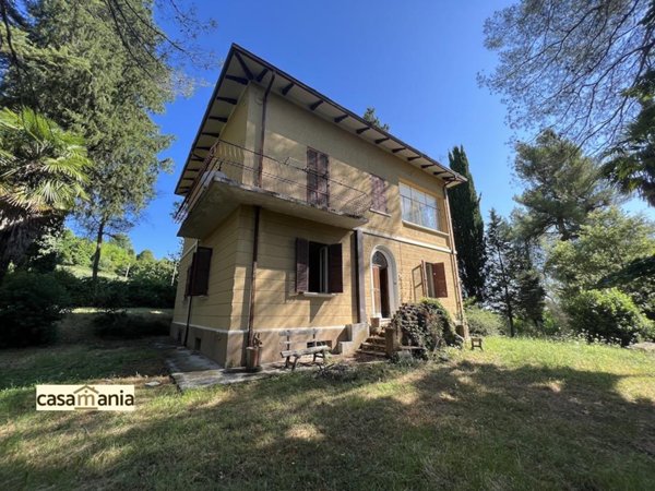 casa indipendente in vendita a Pergola in zona Fenigli