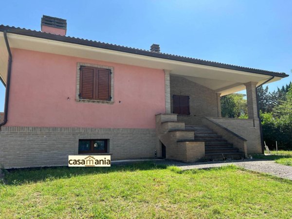 casa indipendente in vendita a Pergola in zona Pantana
