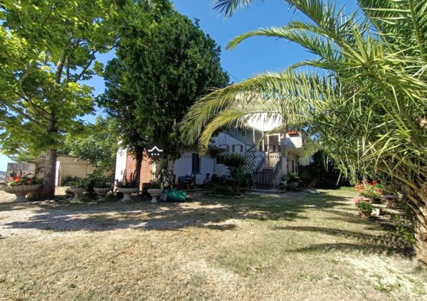 casa indipendente in vendita a Pergola