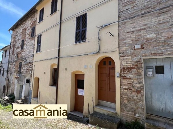 casa indipendente in vendita a Pergola