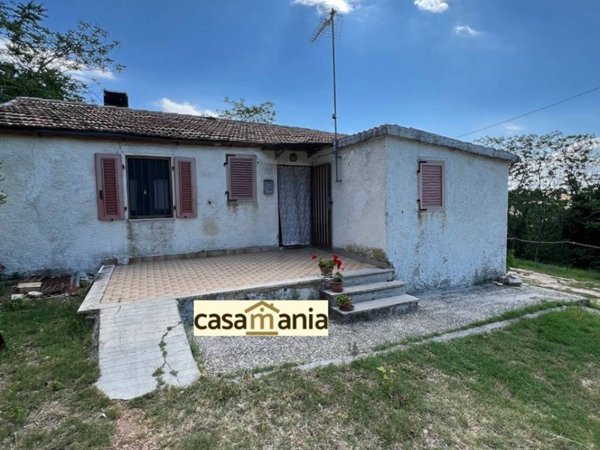 casa indipendente in vendita a Pergola