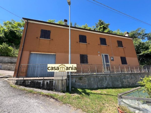 casa indipendente in vendita a Pergola