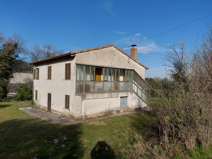 casa indipendente in vendita a Pergola in zona Montevecchio