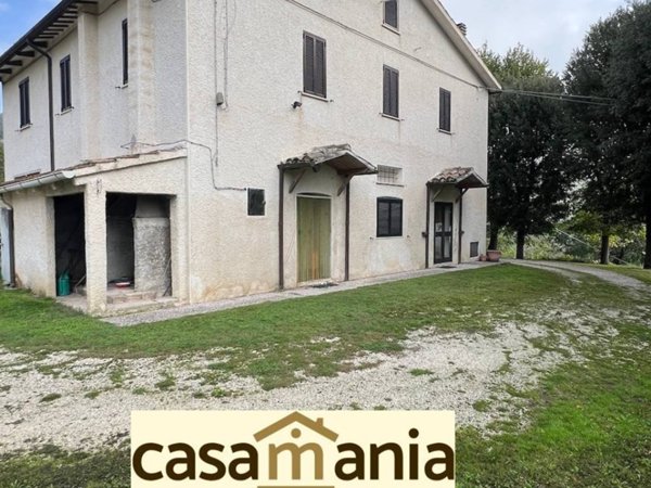 casa indipendente in vendita a Pergola