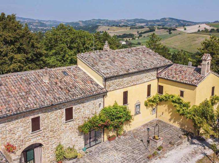 casa indipendente in vendita a Pergola