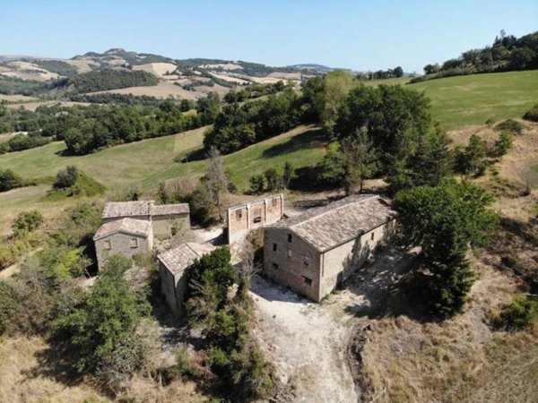 casa indipendente in vendita a Pergola