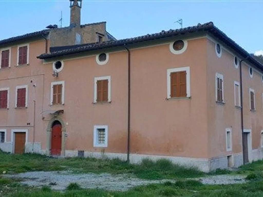 casa indipendente in vendita a Pergola