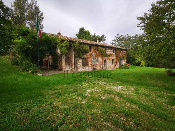 casa indipendente in vendita a Pergola