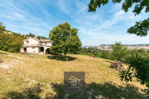 casa indipendente in vendita a Pergola