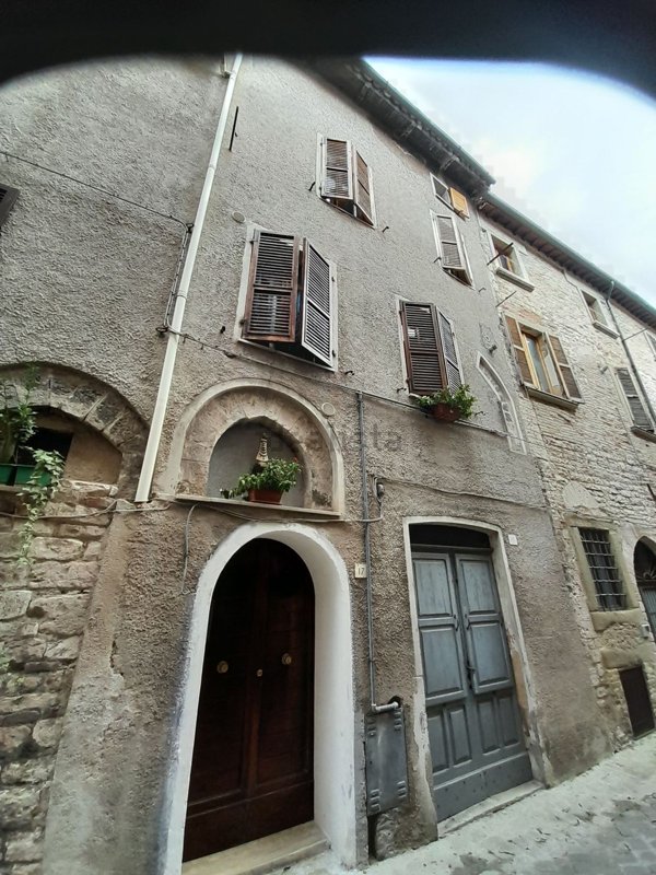 casa indipendente in vendita a Pergola