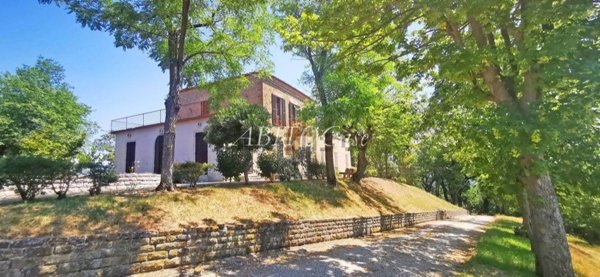 casa indipendente in vendita a Pergola