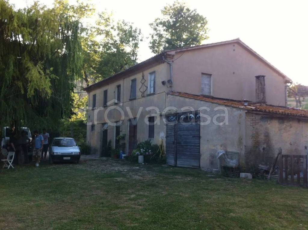 casa indipendente in vendita a Pergola