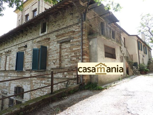 casa indipendente in vendita a Pergola