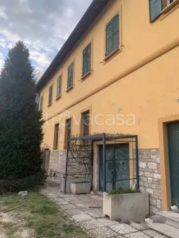 casa indipendente in vendita a Pergola