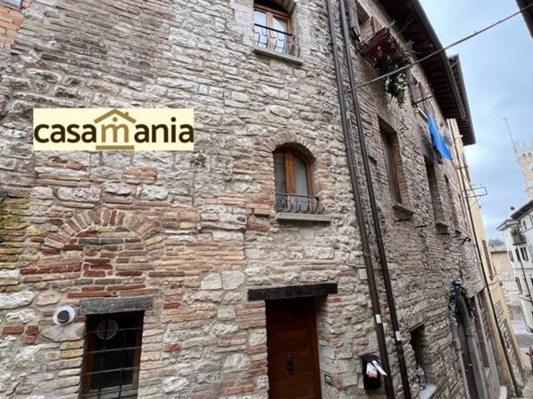 casa indipendente in vendita a Pergola