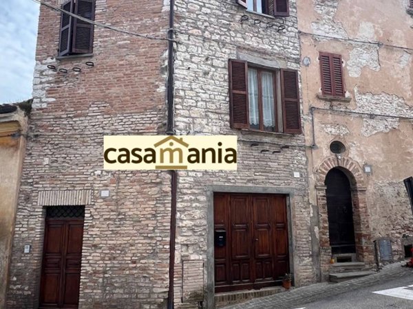 casa indipendente in vendita a Pergola