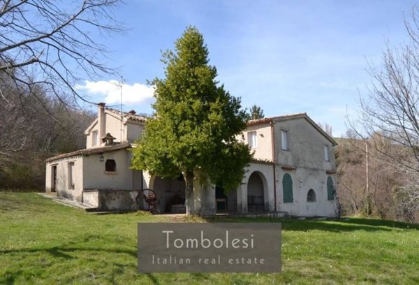 casa indipendente in vendita a Pergola