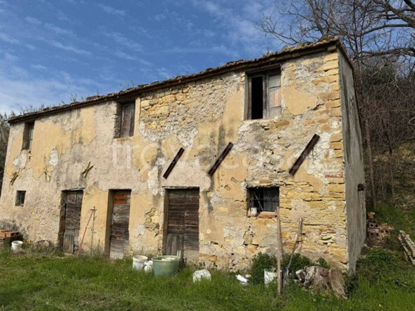 casa indipendente in vendita a Pergola