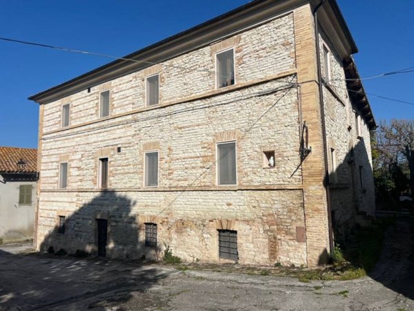 casa indipendente in vendita a Pergola