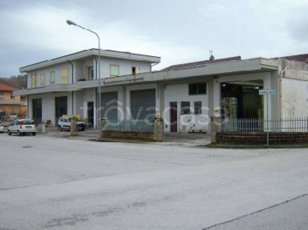 locale commerciale in vendita a Pergola