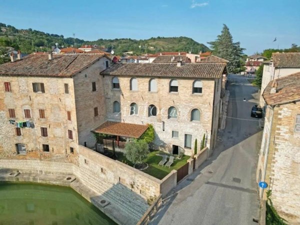 casa indipendente in vendita a Pergola