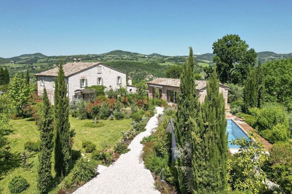 casa indipendente in vendita a Pergola