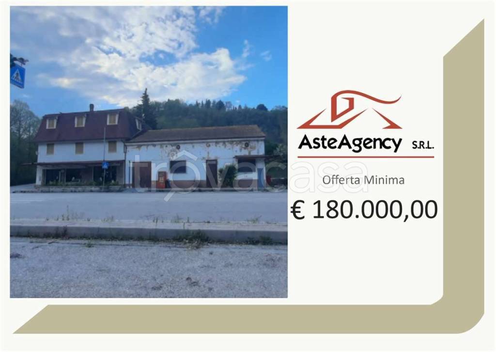 casa indipendente in vendita a Pergola in zona Monterolo