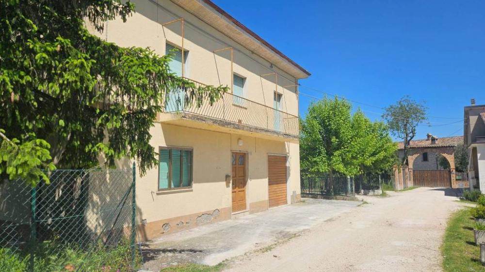 casa indipendente in vendita a Pergola