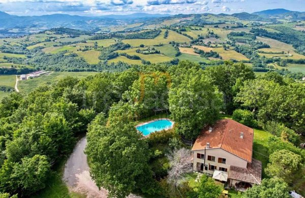 casa indipendente in vendita a Pergola