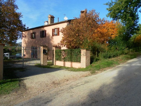 casa semindipendente in vendita a Pergola