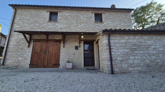 casa indipendente in vendita a Pergola